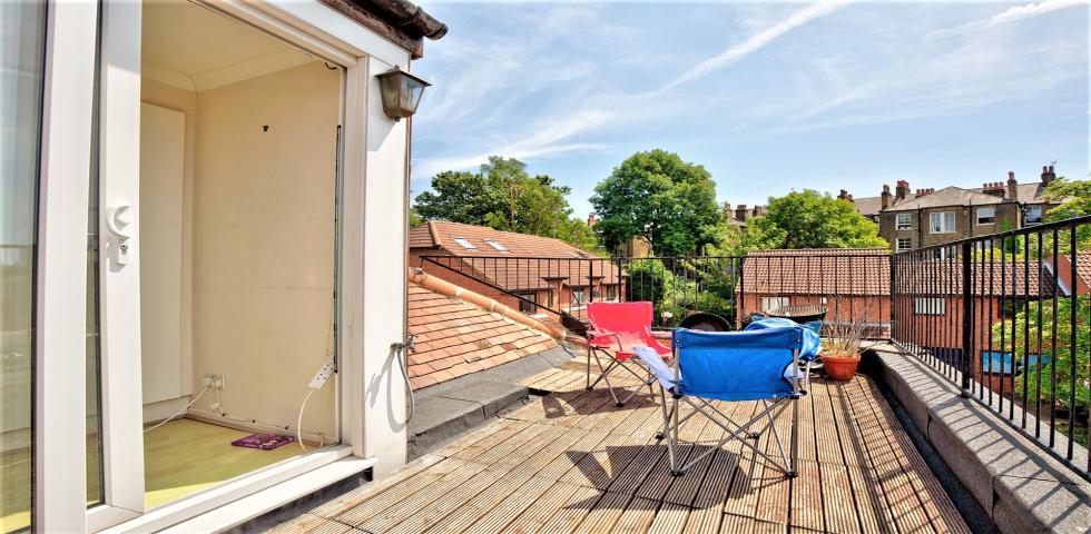 			LET, 4 Bedroom, 1 bath, 1 reception Flat			 Menelik Road, WEST HAMPSTEAD